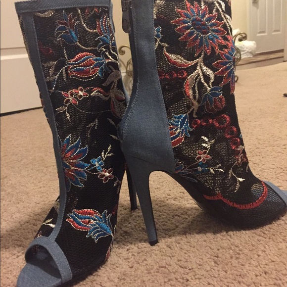 Hot pumps in various sizes 8.5, 9, 7; 10 - Picture 3 of 5